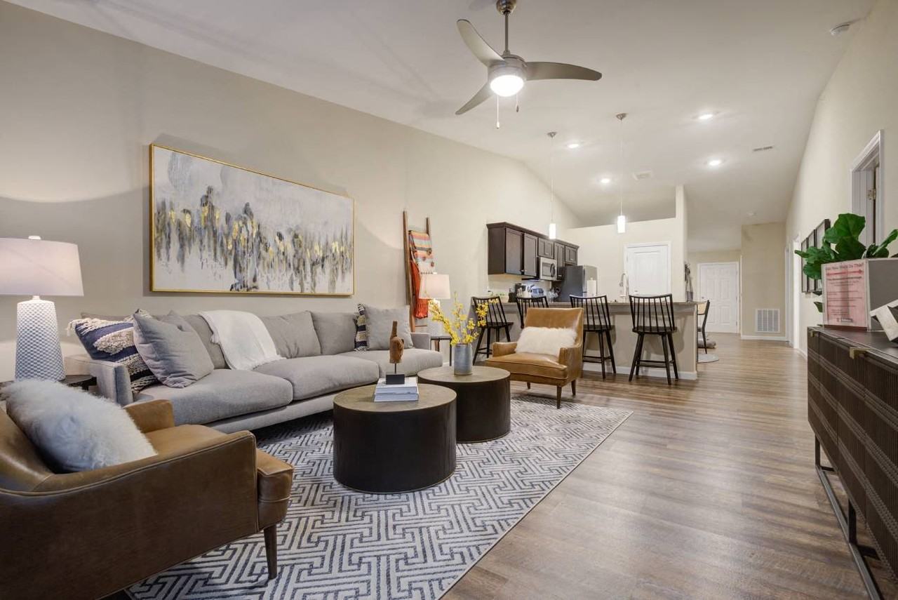 Redwood Waukee Hickman Road - Photo 6 of 10