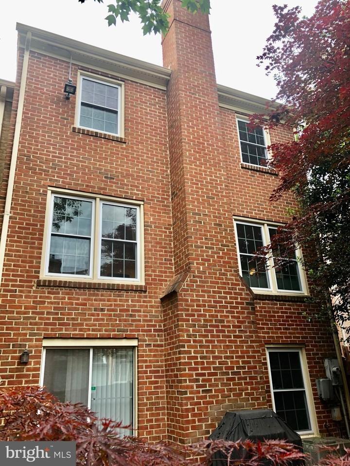 3037 Federal Hill Dr - Photo 2 of 24