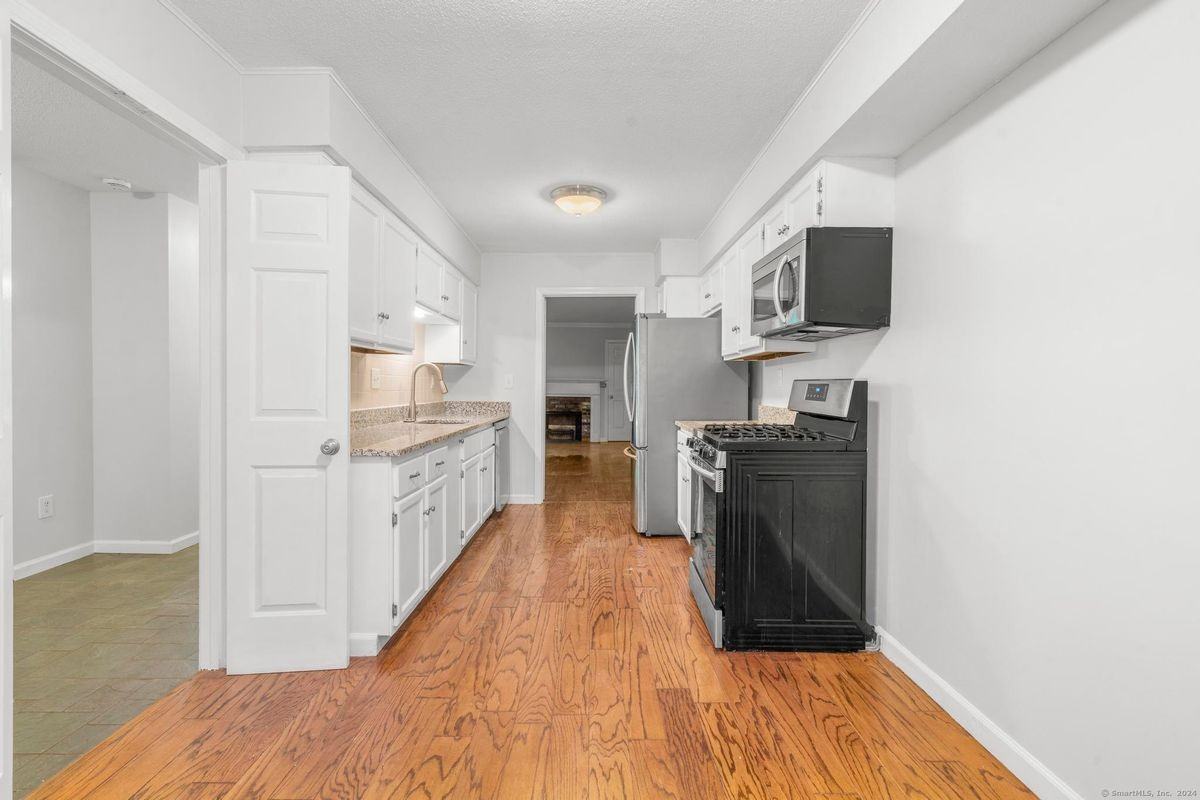 31 Tunxis Vlg - Photo 3 of 25