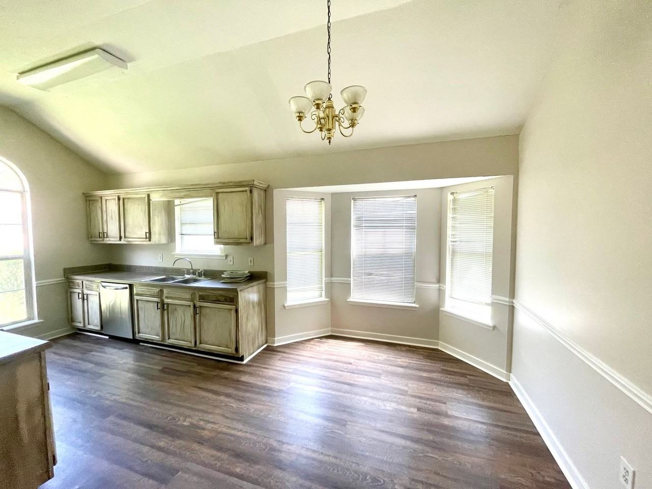 1029 College South Cv - Photo 6 of 16