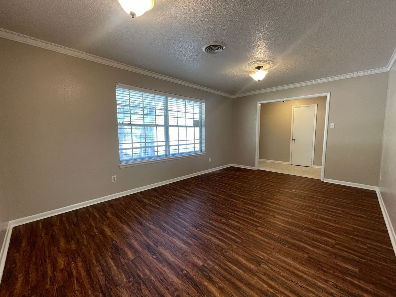 218 Priddy Ln - Photo 2 of 17