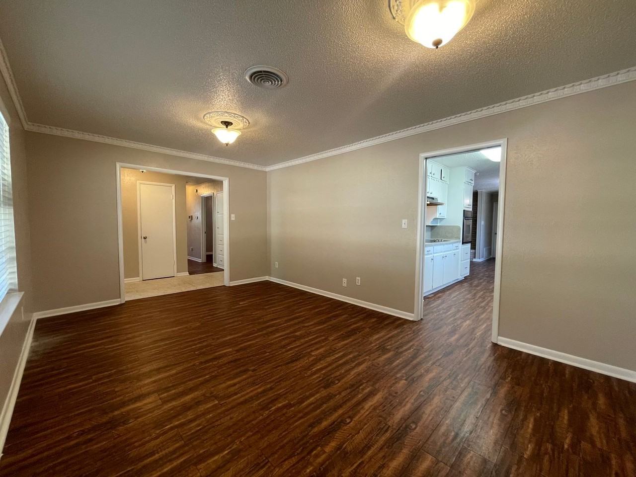 218 Priddy Ln - Photo 3 of 17