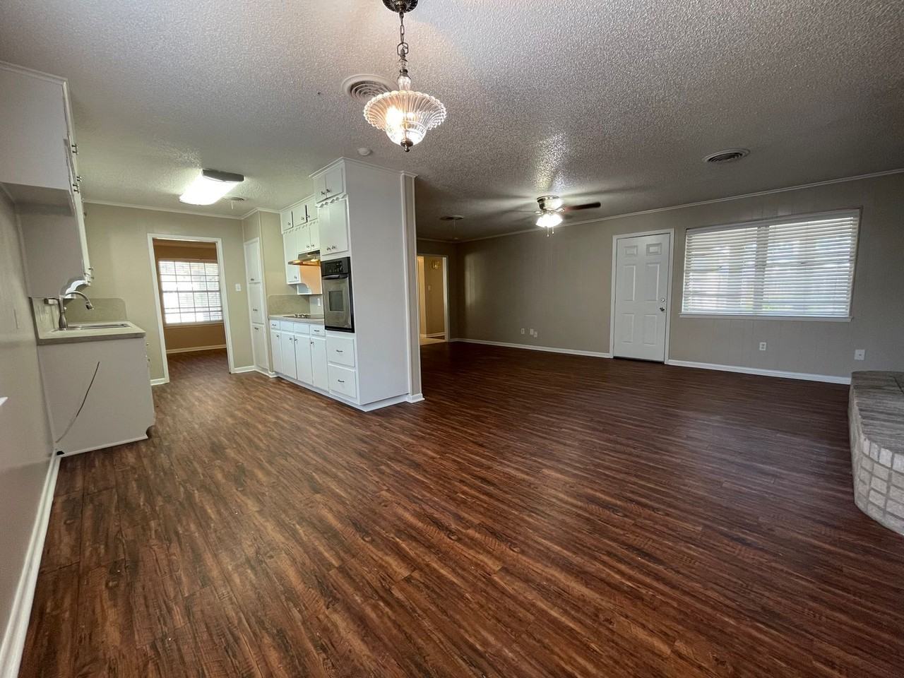 218 Priddy Ln - Photo 4 of 17