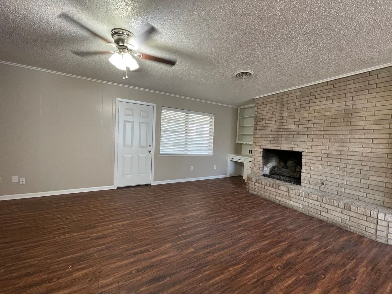 218 Priddy Ln - Photo 5 of 17