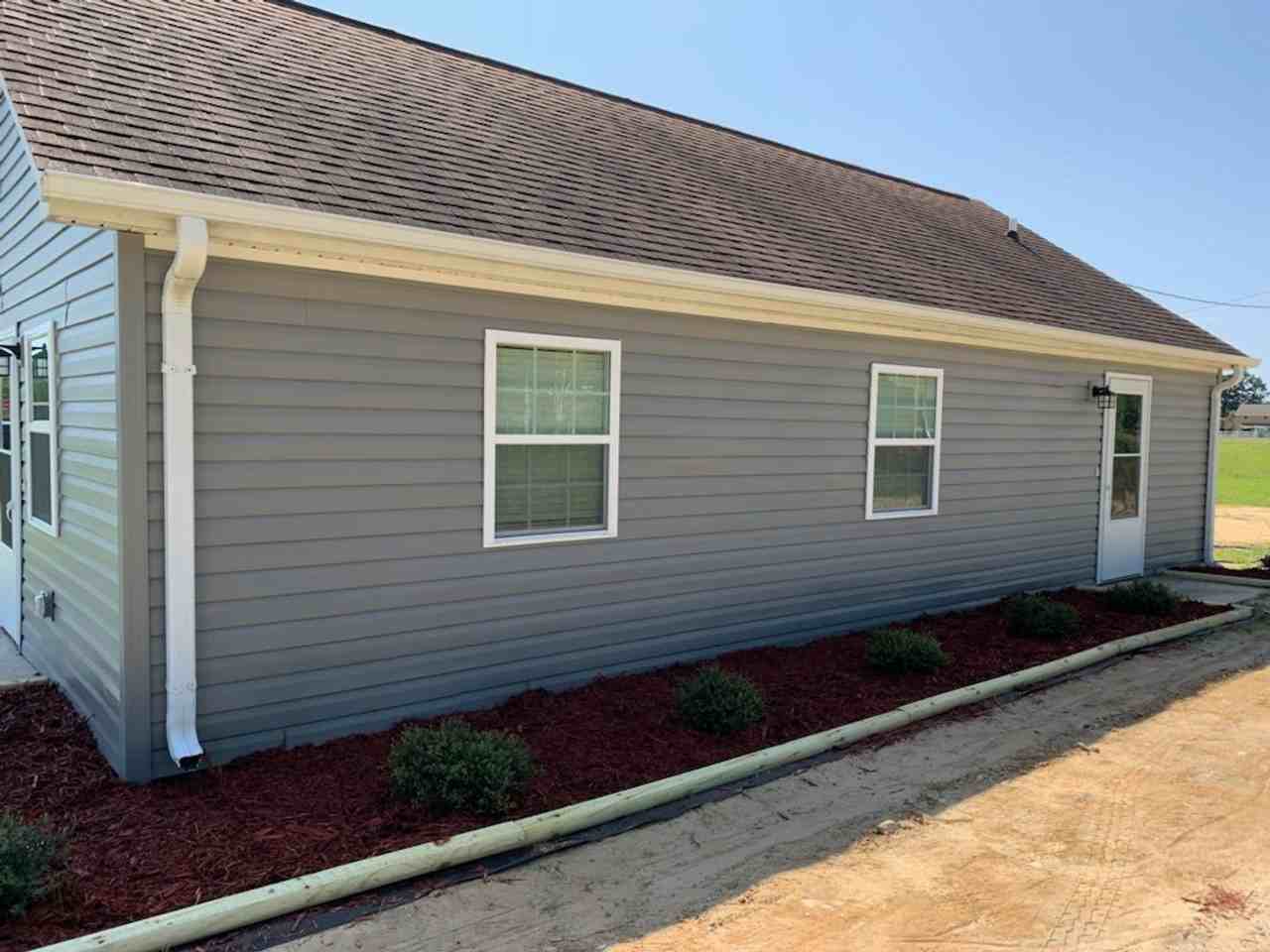 580 Hiawatha Rd - Photo 2 of 10