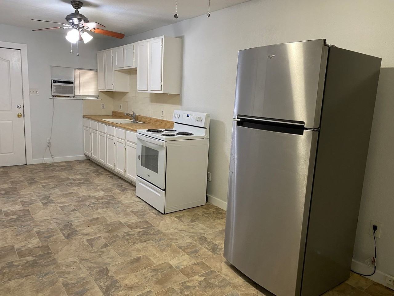 1117 Guadalupe St #B - Photo 2 of 15