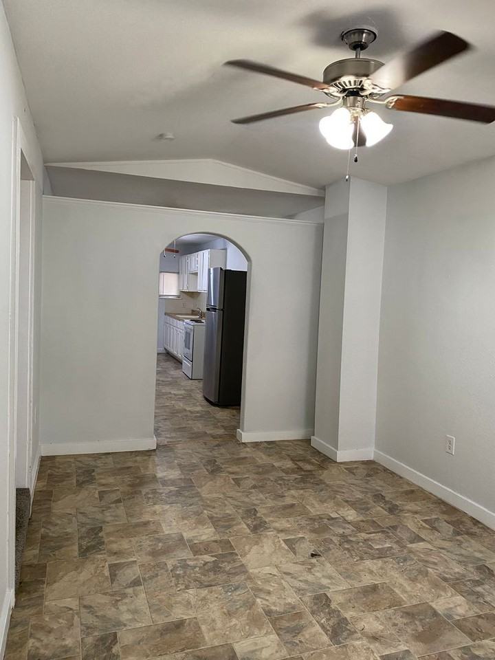 1117 Guadalupe St #B - Photo 5 of 15