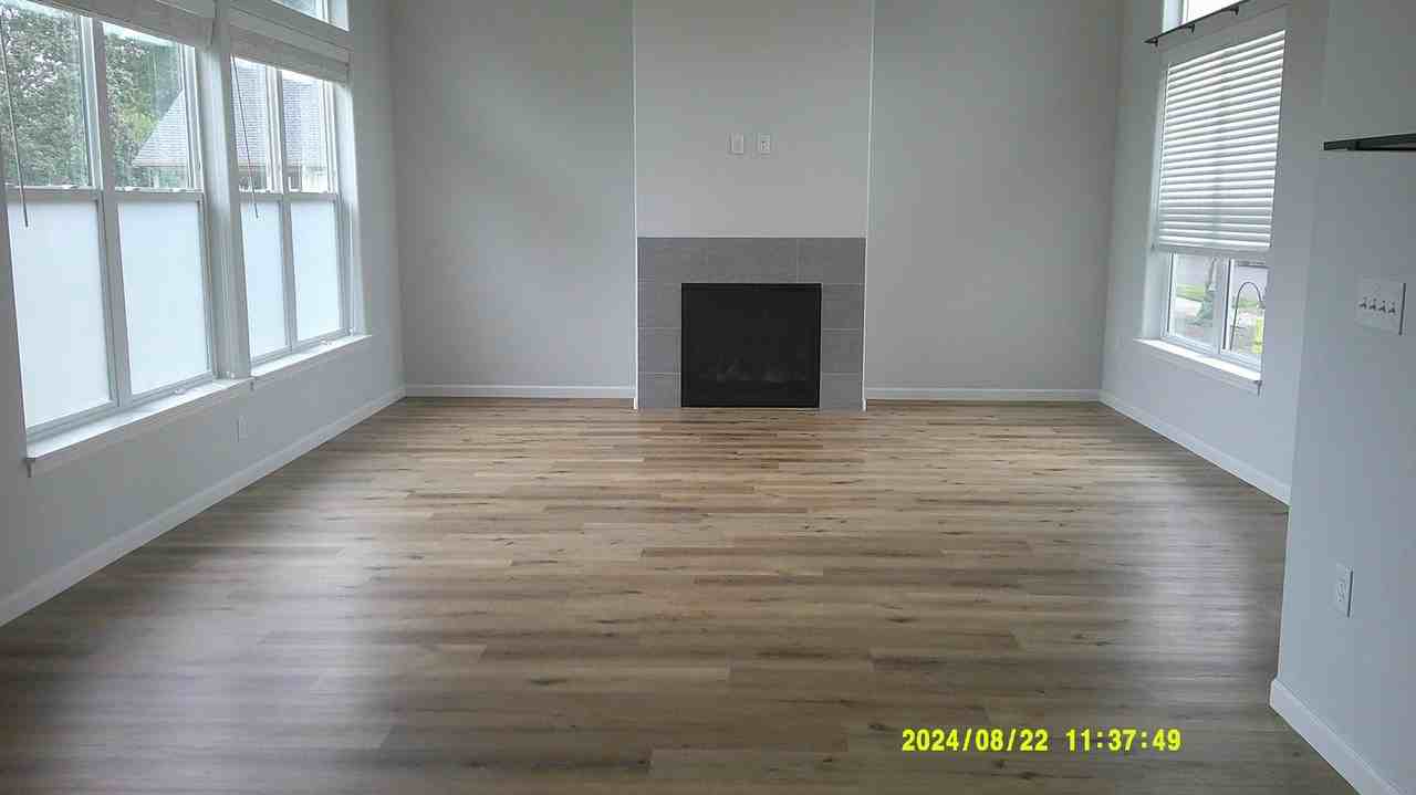 972 Front Ave Ne - Photo 3 of 11