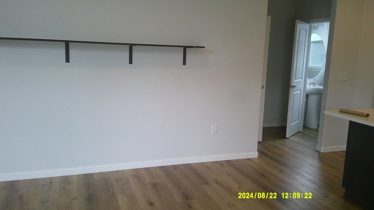 972 Front Ave Ne - Photo 5 of 11