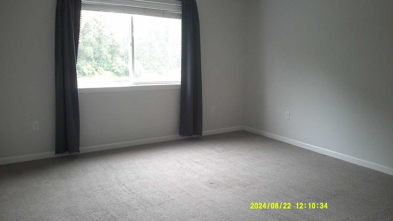 972 Front Ave Ne - Photo 7 of 11
