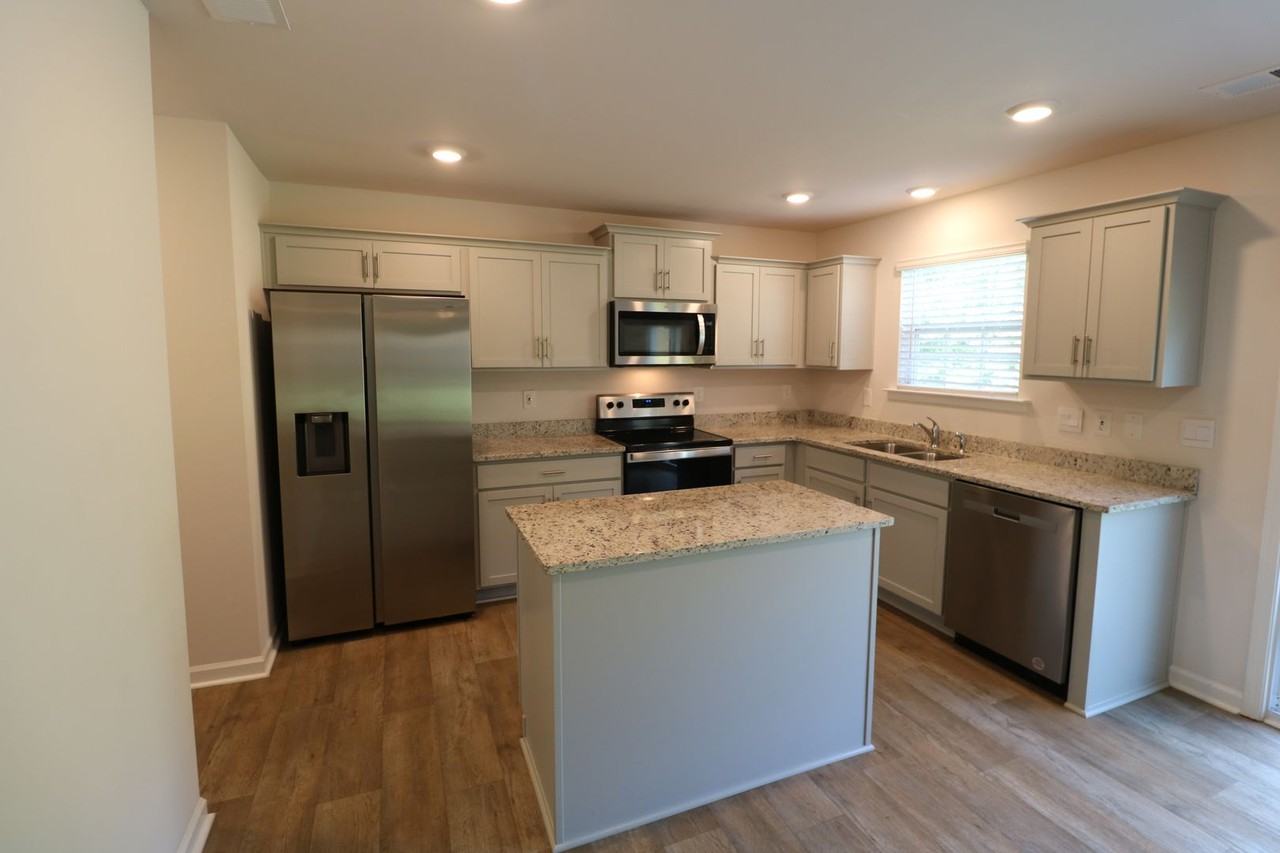 6801 Capstone Ct - Photo 3 of 28