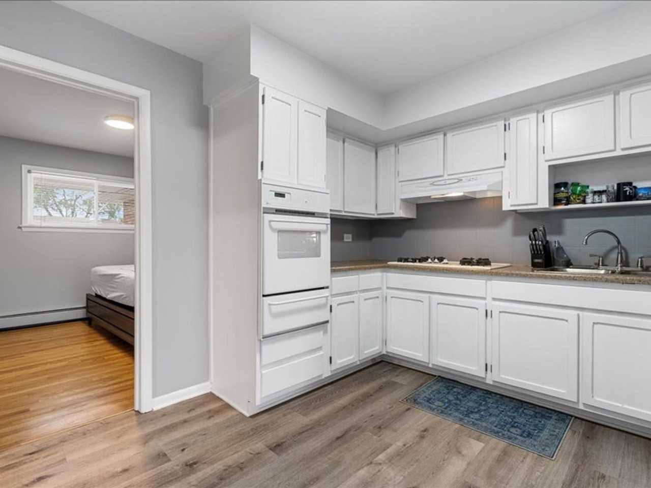 640-650 Colonial Ln - Photo 5 of 50