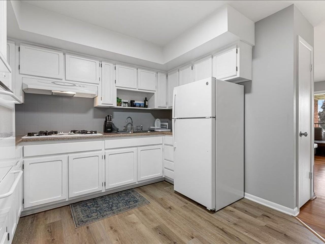 640-650 Colonial Ln - Photo 7 of 50