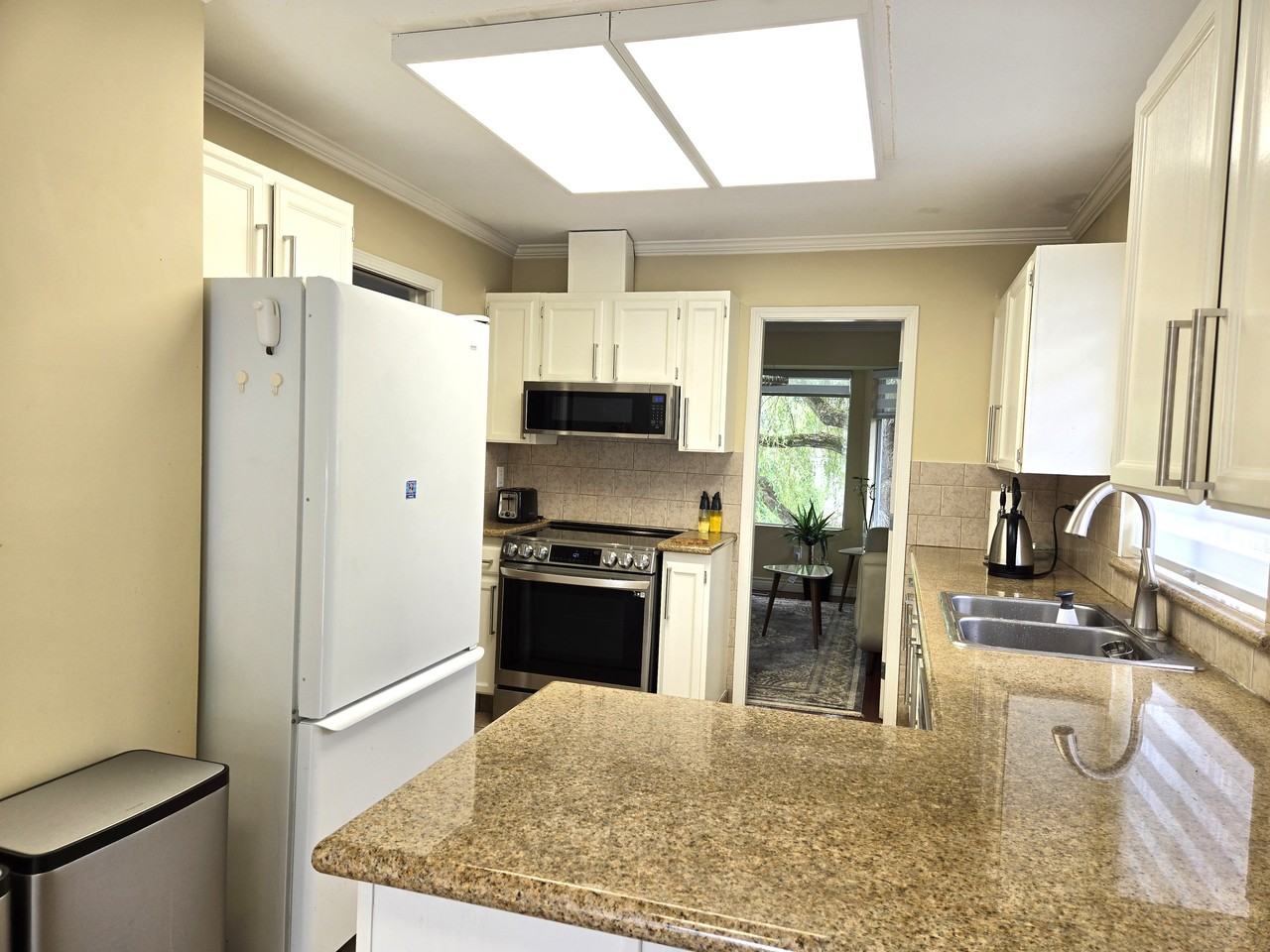 2031 Leggatt Place - Photo 4 of 17