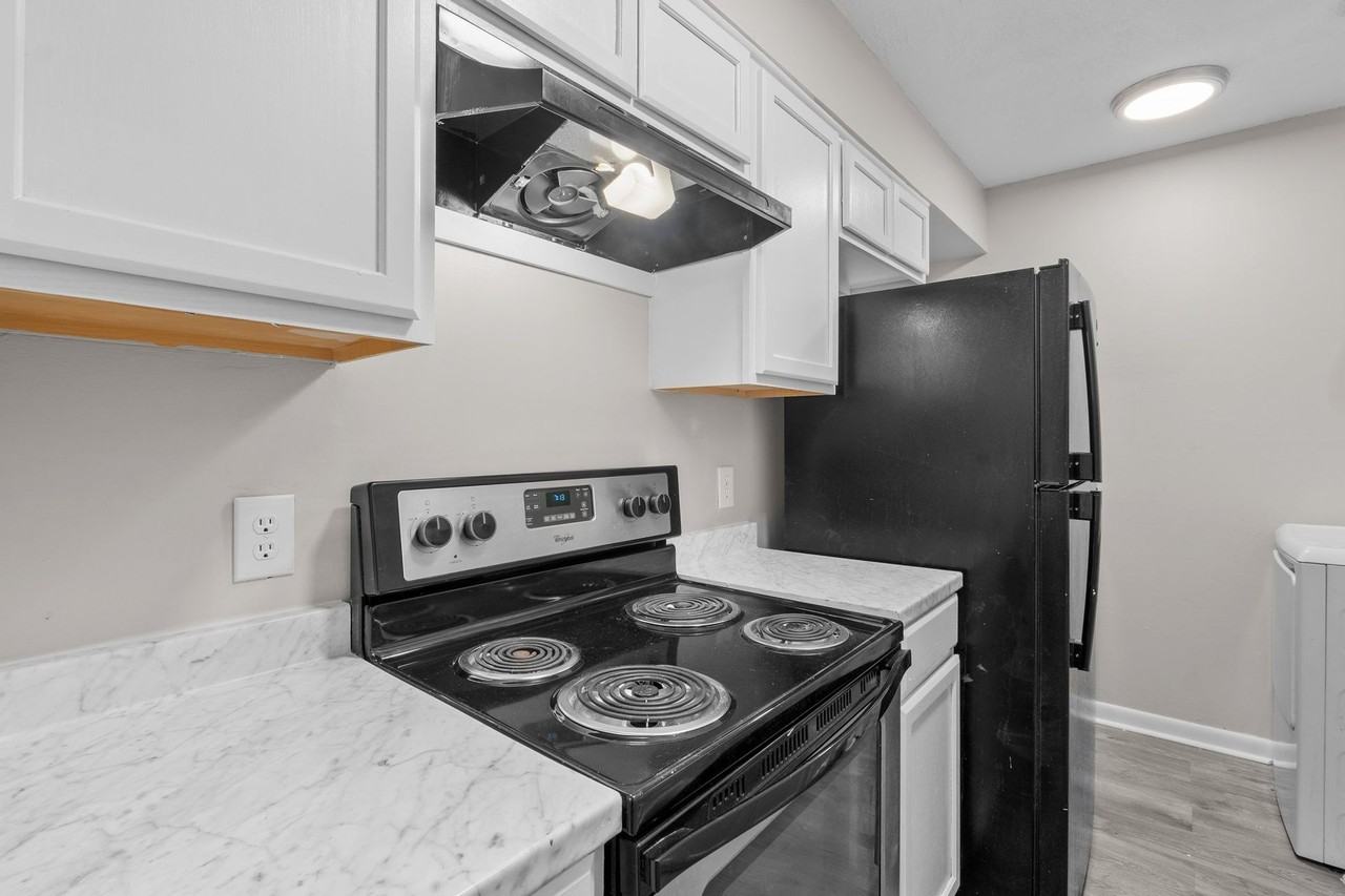 Cedarwood Apartments - Photo 5 of 42