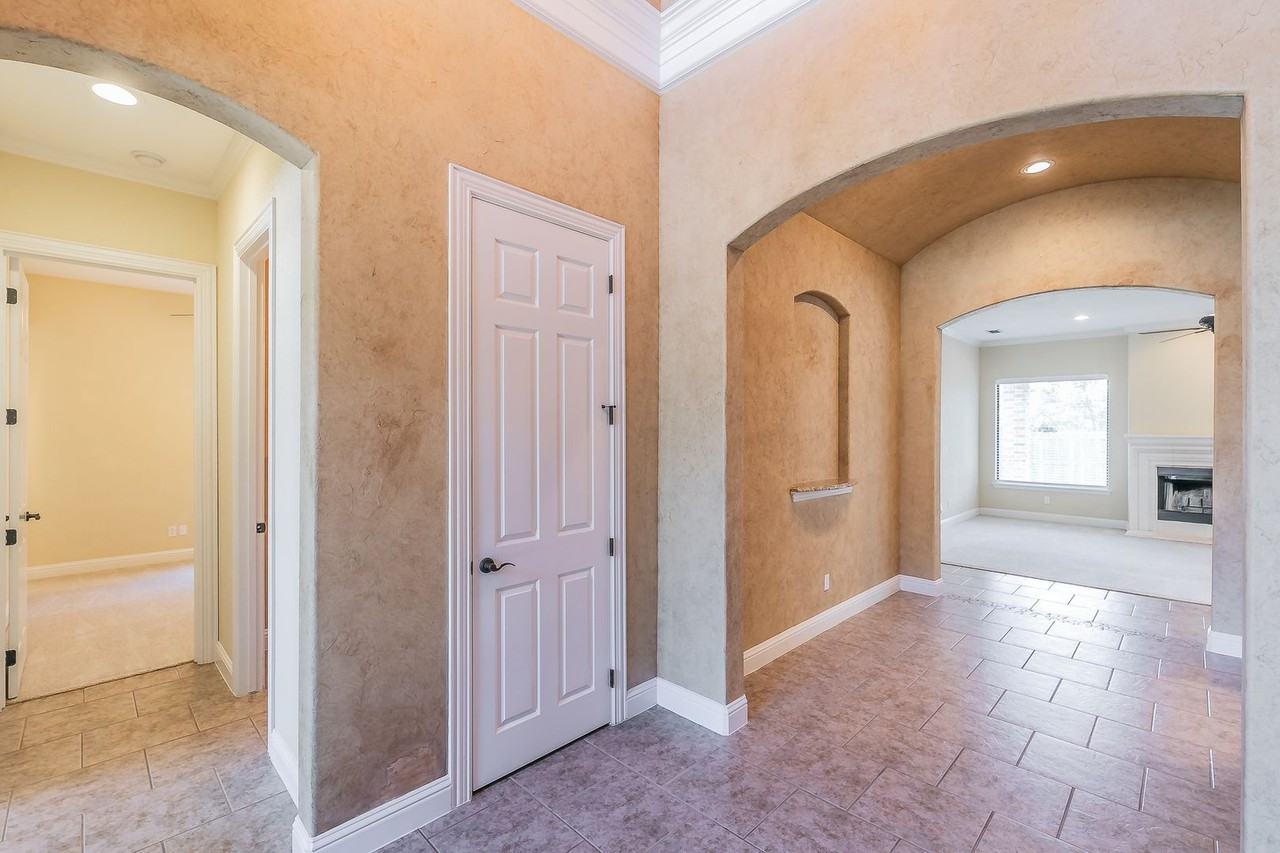 119 Olympic Dr - Photo 3 of 42