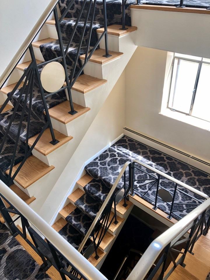 Mirabeau Manor - Photo 4 of 4