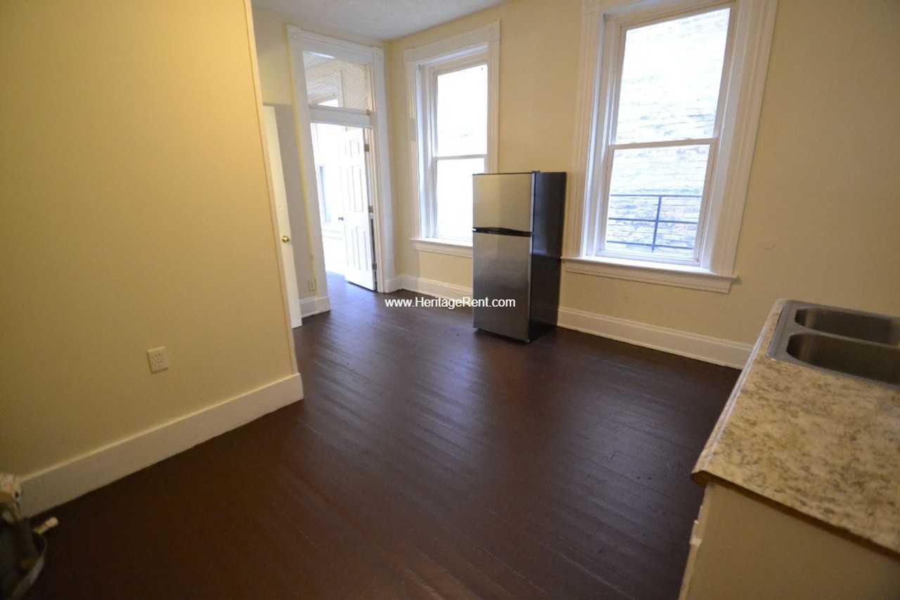 1042 Marshall Avenue - Photo 5 of 16