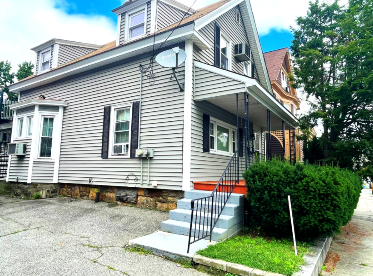 242 Andover St - Photo 2 of 11