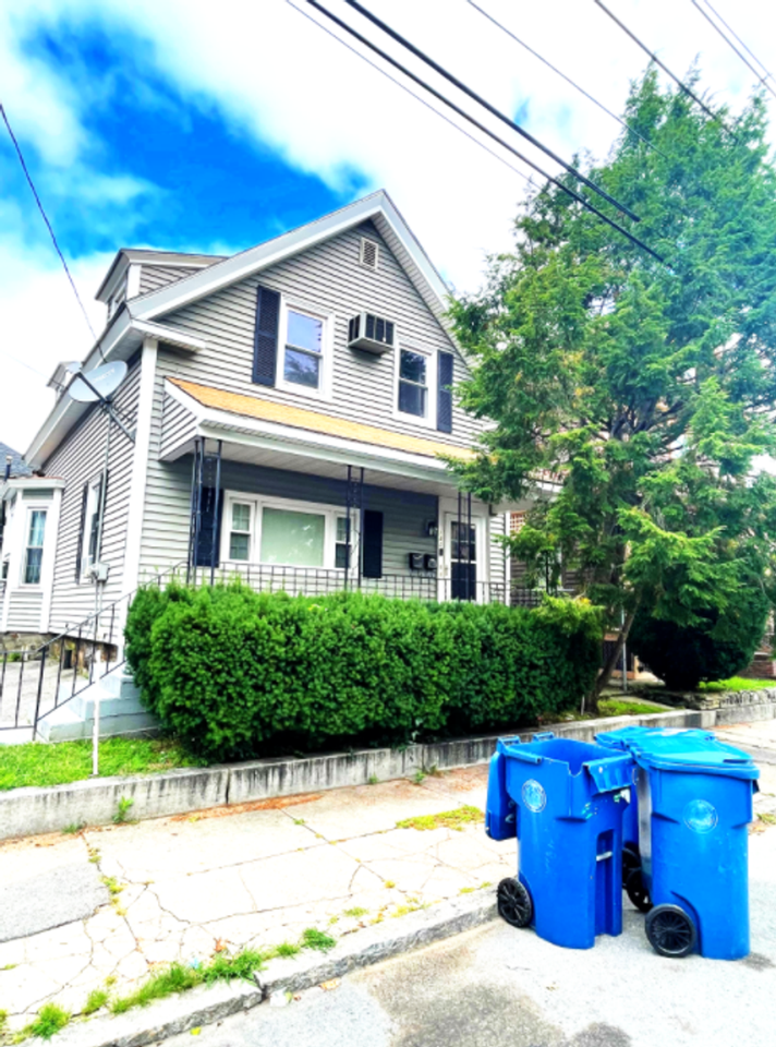 242 Andover St - Photo 3 of 11