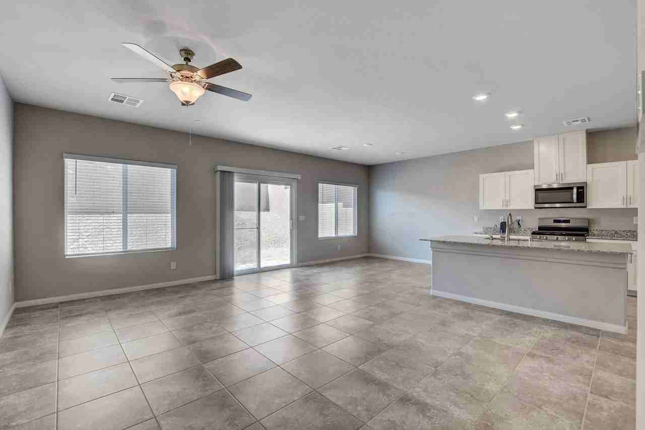 10269 Crimson Meadow Ave - Photo 5 of 44