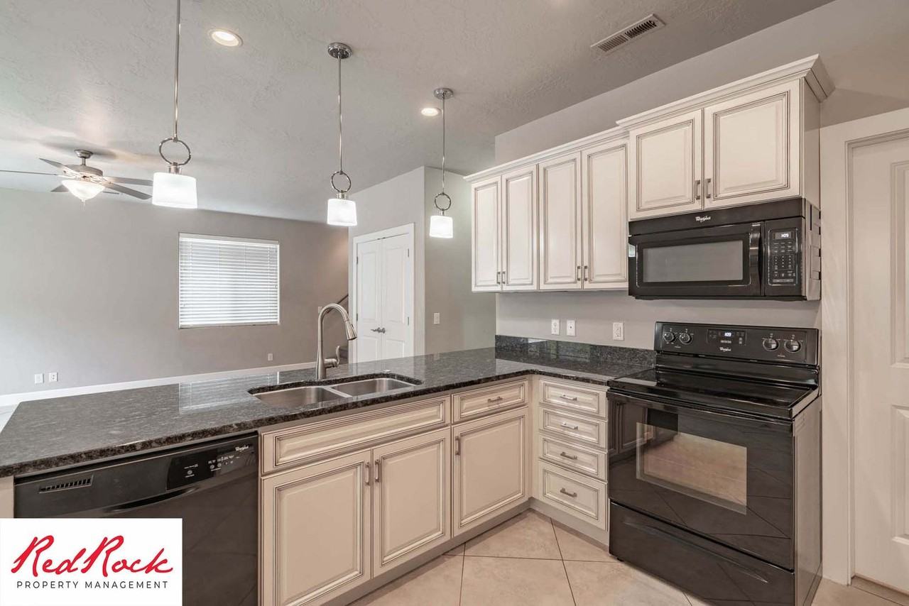 89 Clinton Cir - Photo 4 of 50