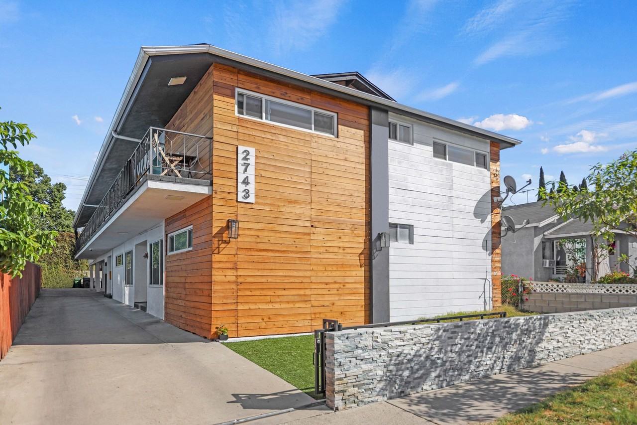 2473 Fairmount Street Apartments - Photo 4 of 11