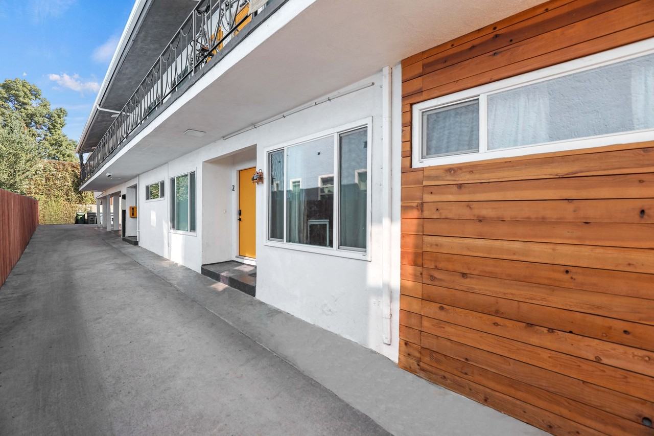 2473 Fairmount Street Apartments - Photo 6 of 11