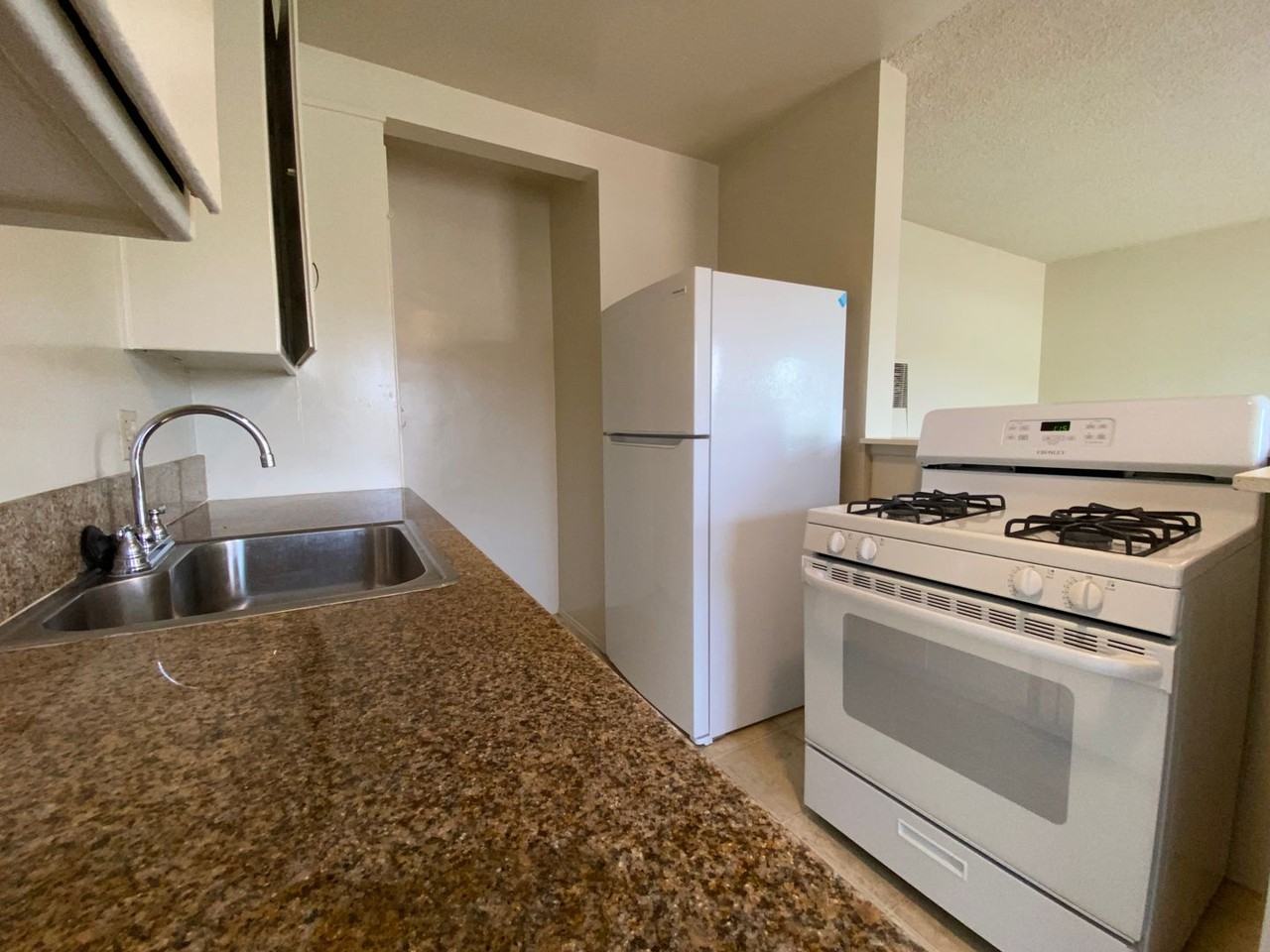 464 Walnut Ave - Photo 2 of 5