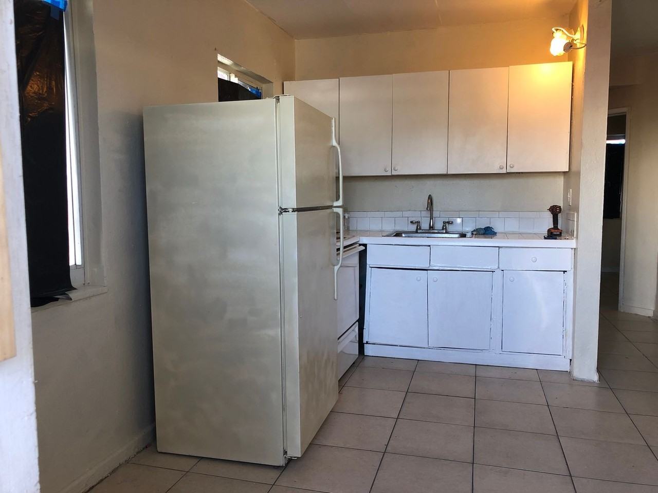 829 NW 10 TER - SUNMAX - Photo 3 of 10