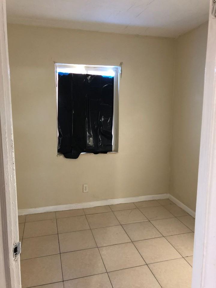 829 NW 10 TER - SUNMAX - Photo 6 of 10