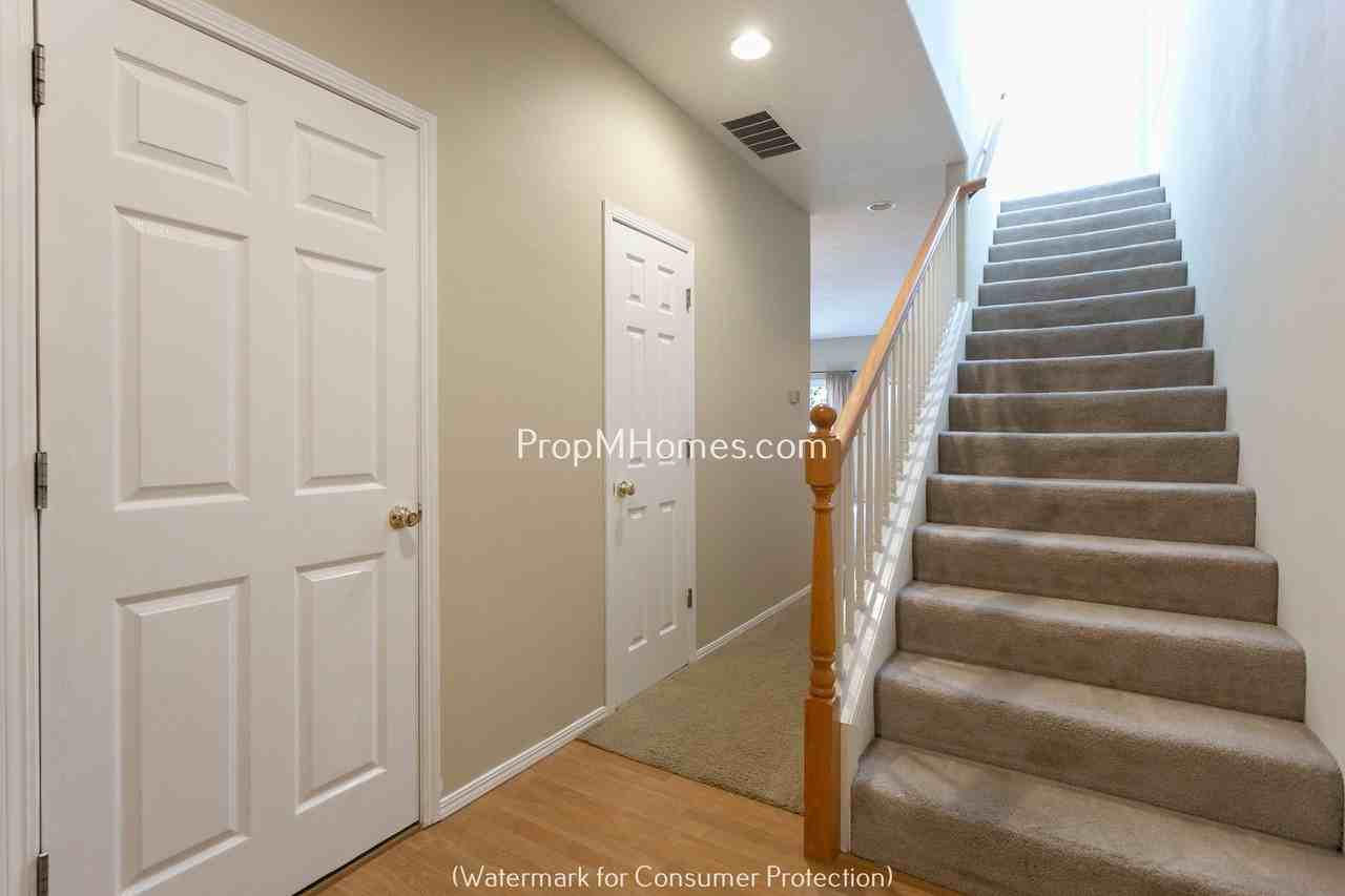 3174 Ne 13th Pl - Photo 2 of 29