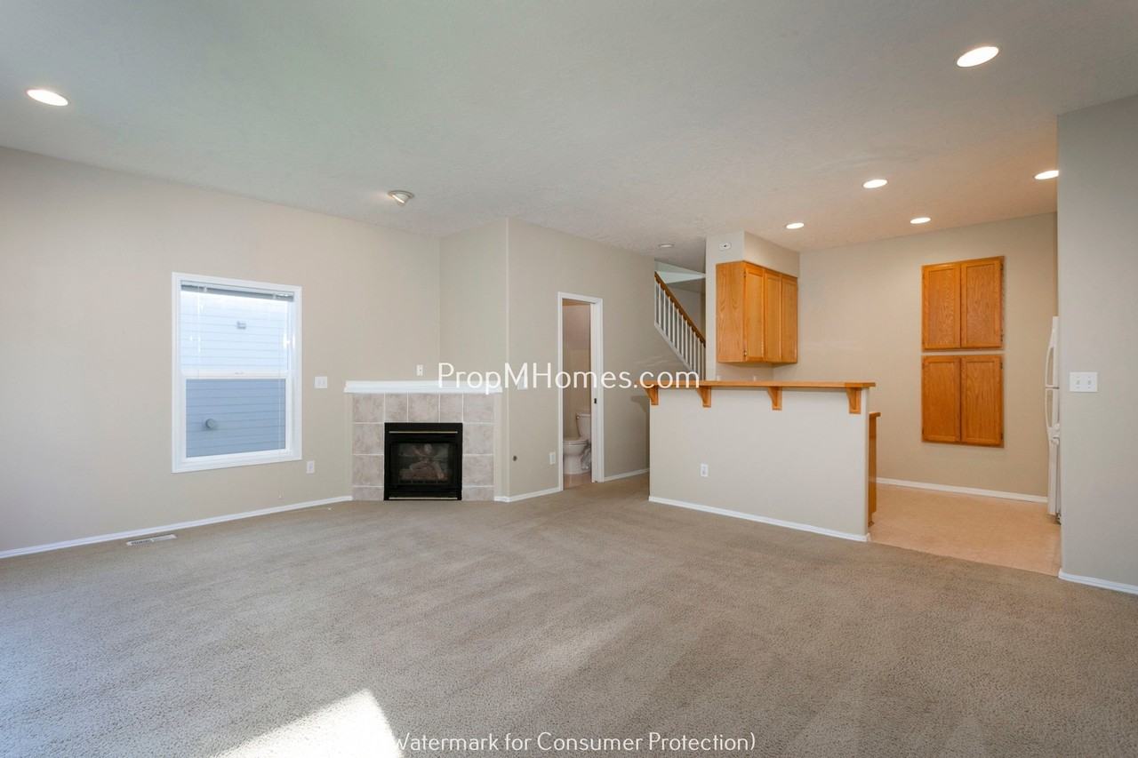 3174 Ne 13th Pl - Photo 3 of 29