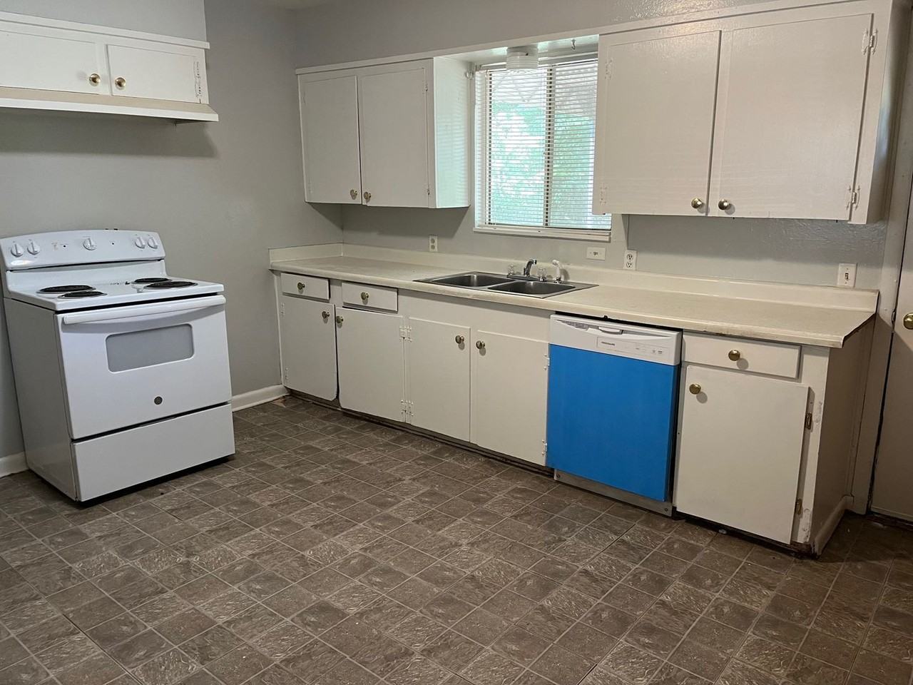 1509 Fury Pl - Photo 4 of 9