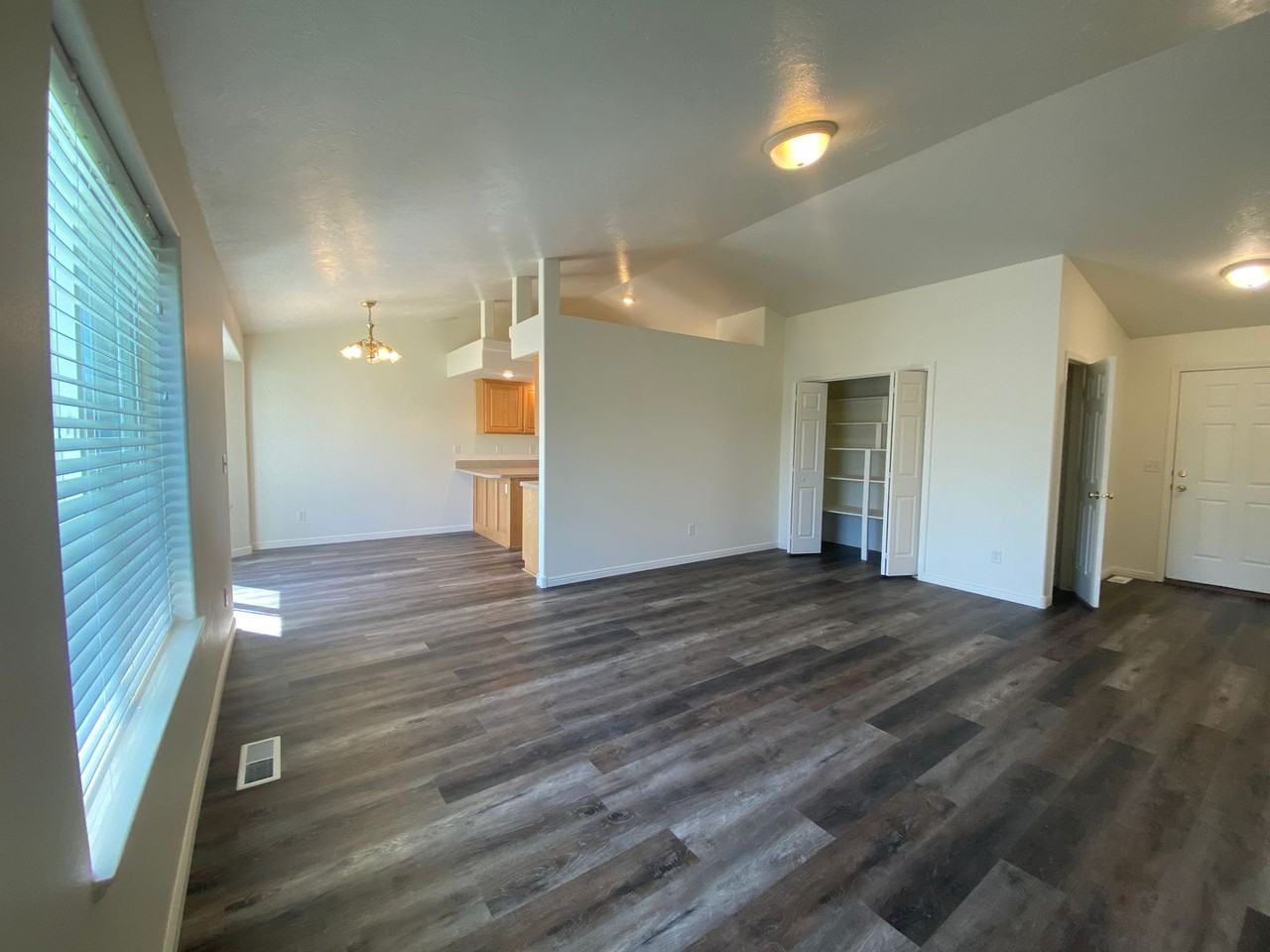 1331 Jackson Dr - Photo 3 of 14