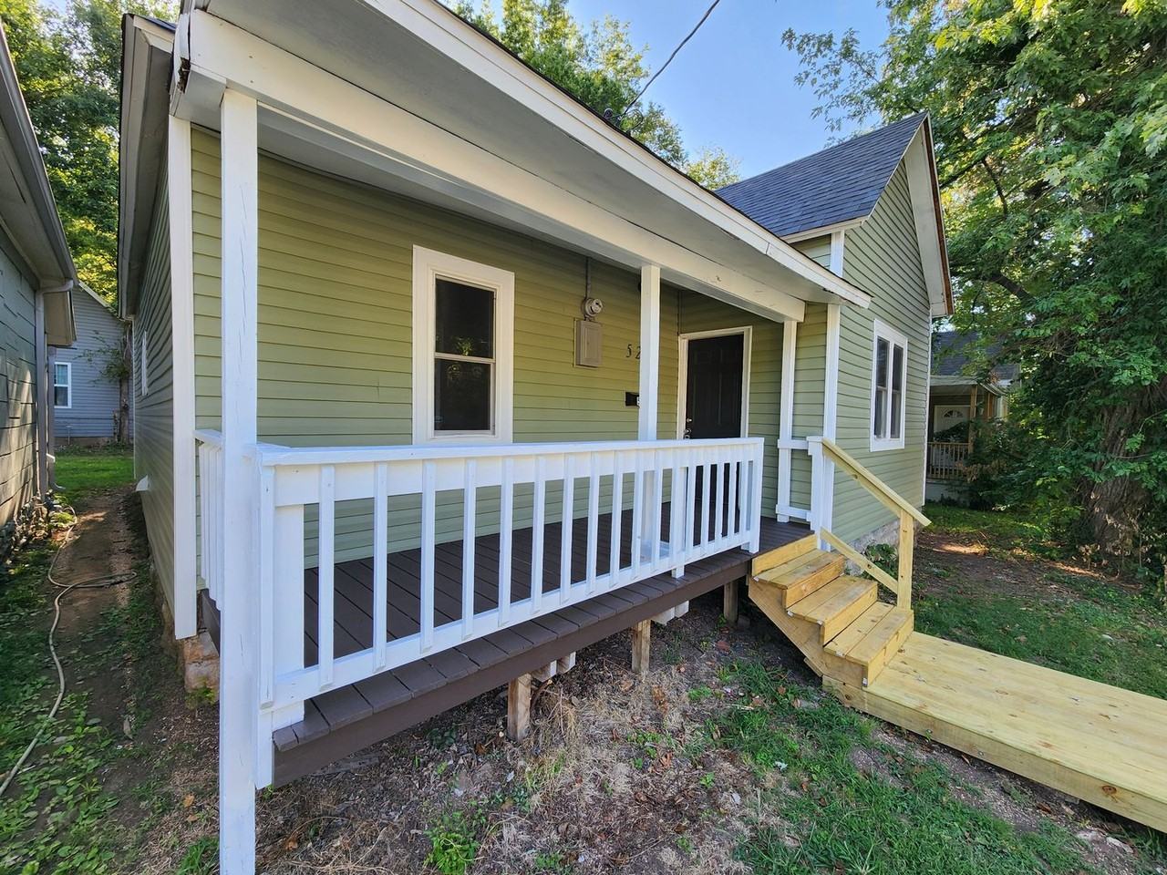 526 S Broadway Ave - Photo 2 of 32
