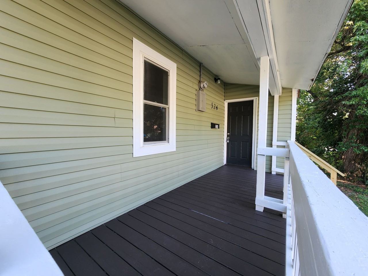 526 S Broadway Ave - Photo 3 of 32