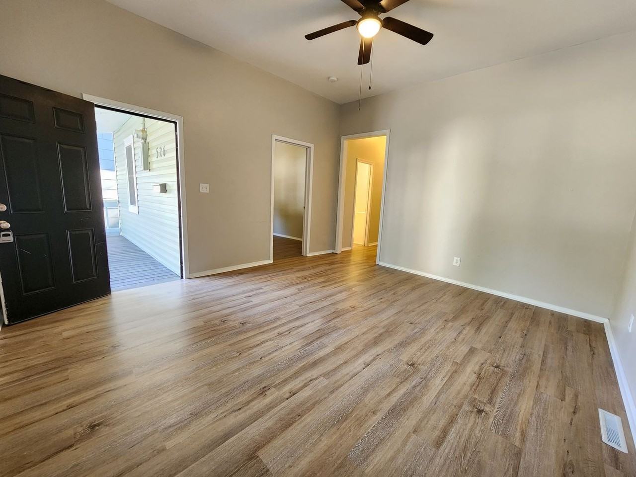 526 S Broadway Ave - Photo 6 of 32