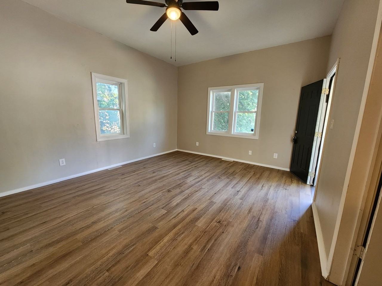 526 S Broadway Ave - Photo 7 of 32