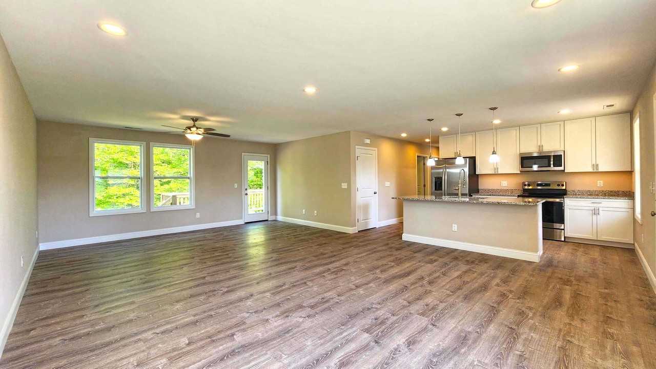 127 Hawthorne Drive - Photo 2 of 13