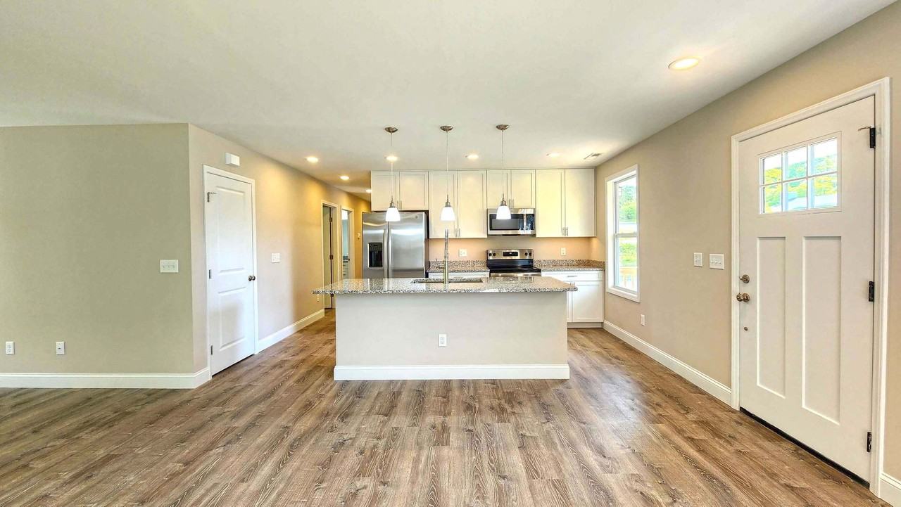 127 Hawthorne Drive - Photo 3 of 13