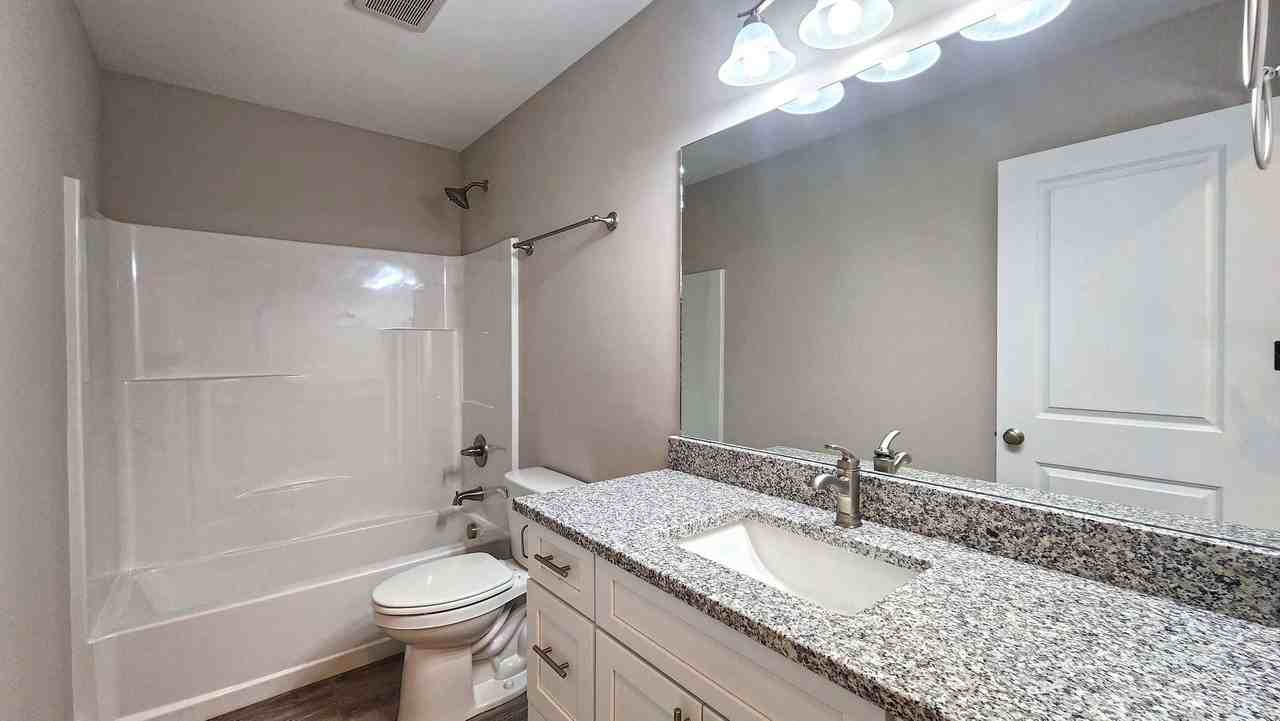 127 Hawthorne Drive - Photo 6 of 13