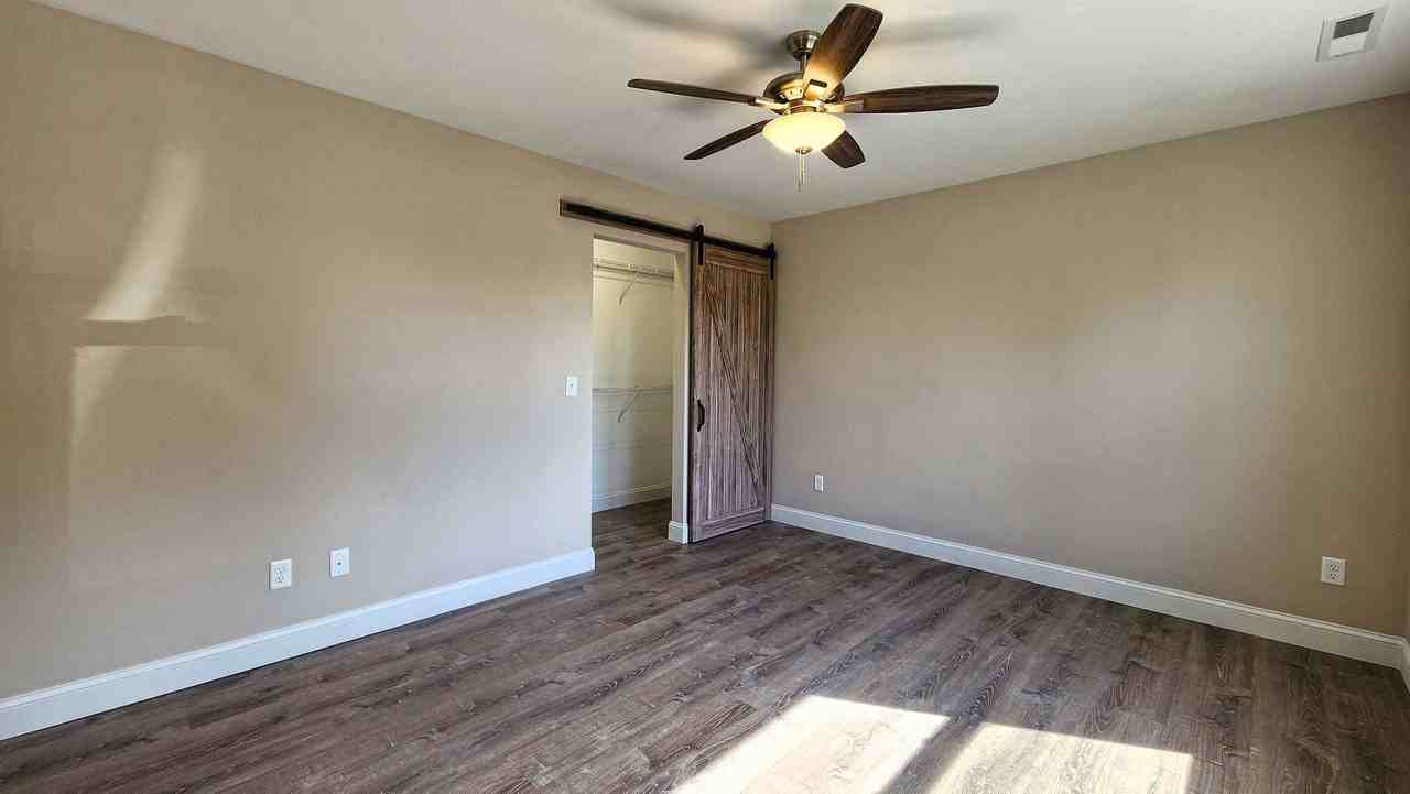 127 Hawthorne Drive - Photo 7 of 13