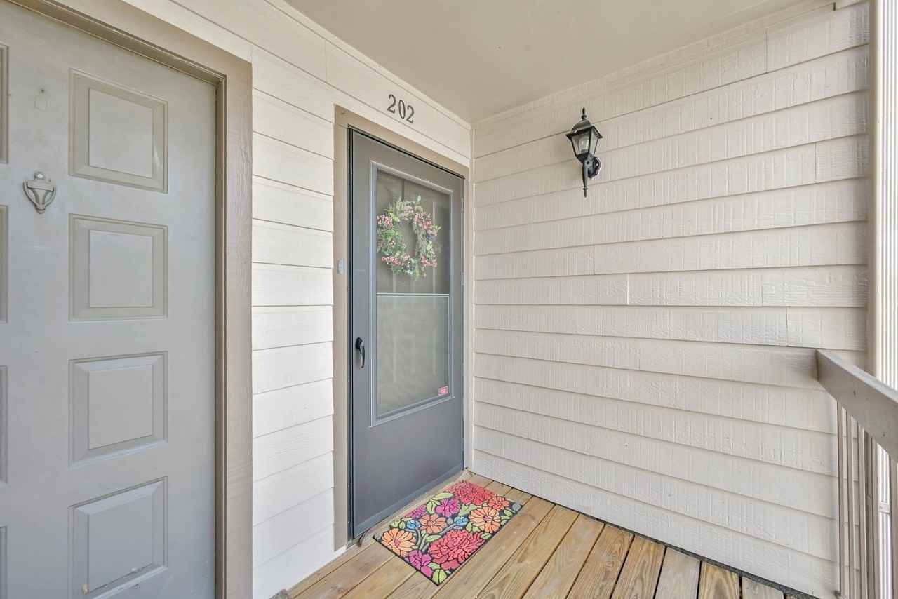 202C Lakeview Ter - Photo 2 of 25
