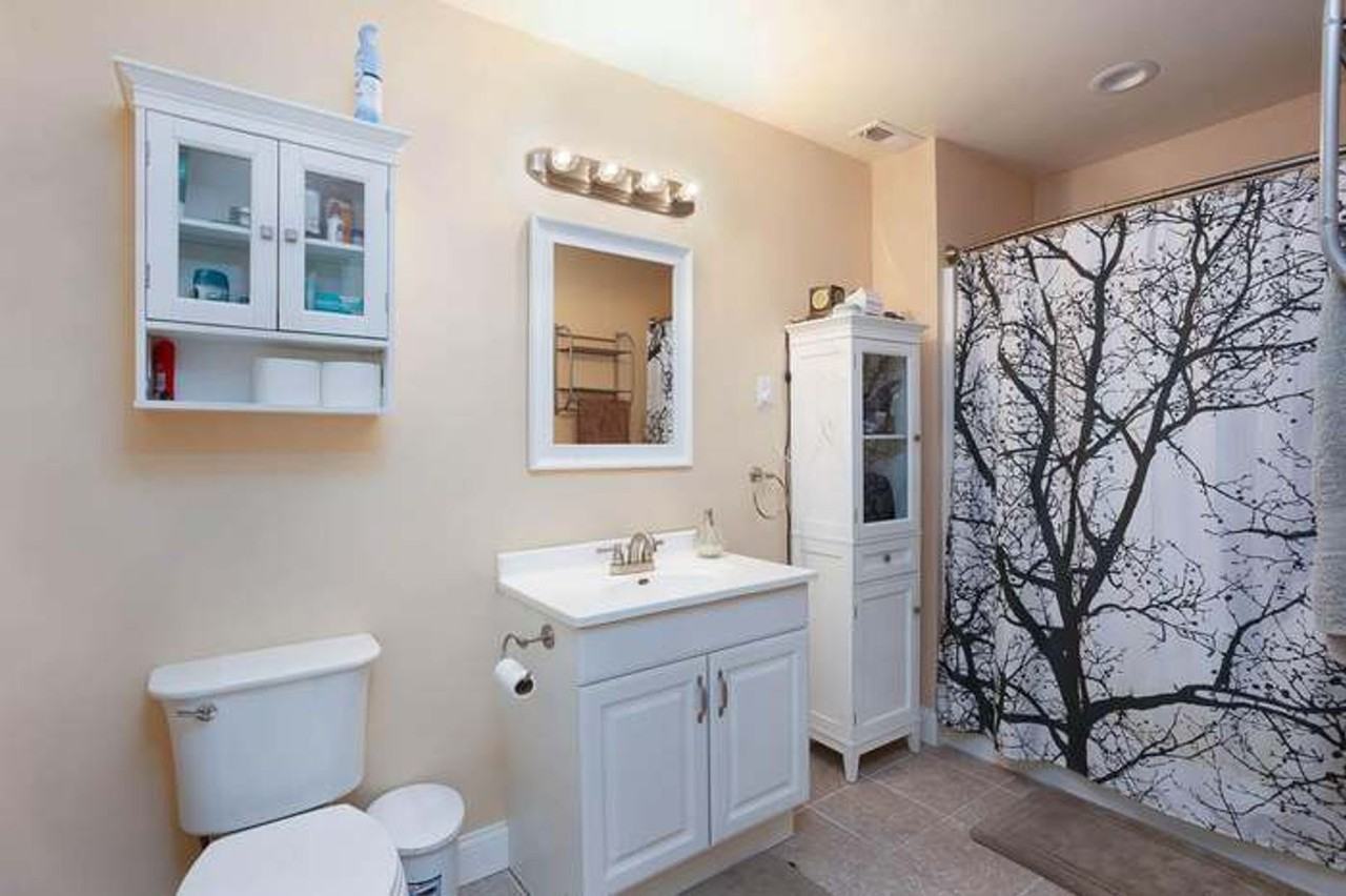 401 E Peter Ln - Photo 3 of 9