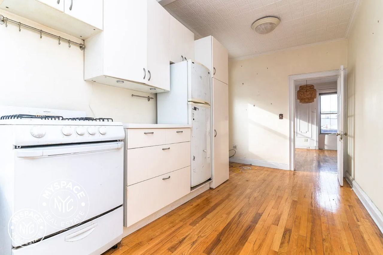 427 17th St #2R - Photo 3 of 10