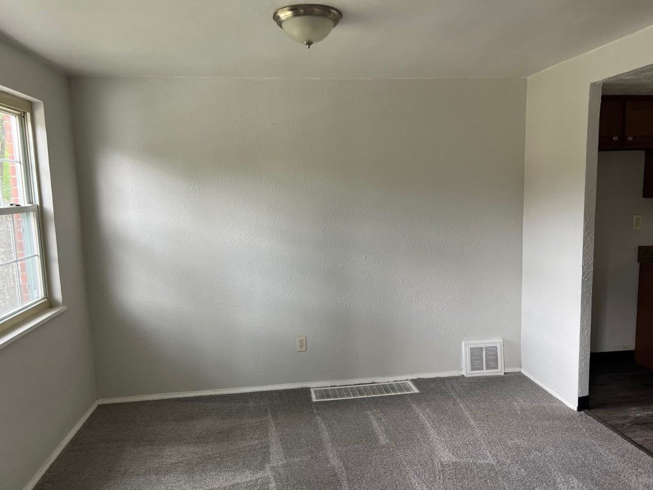 328 Whittier Dr - Photo 4 of 7