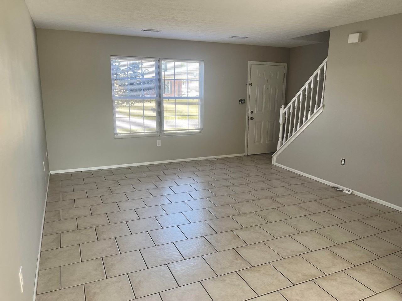 255 Autumn Way - Photo 2 of 12