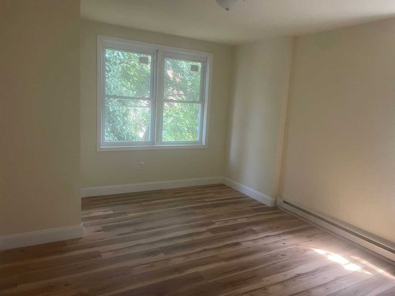 141 N. Farson St - Photo 5 of 22