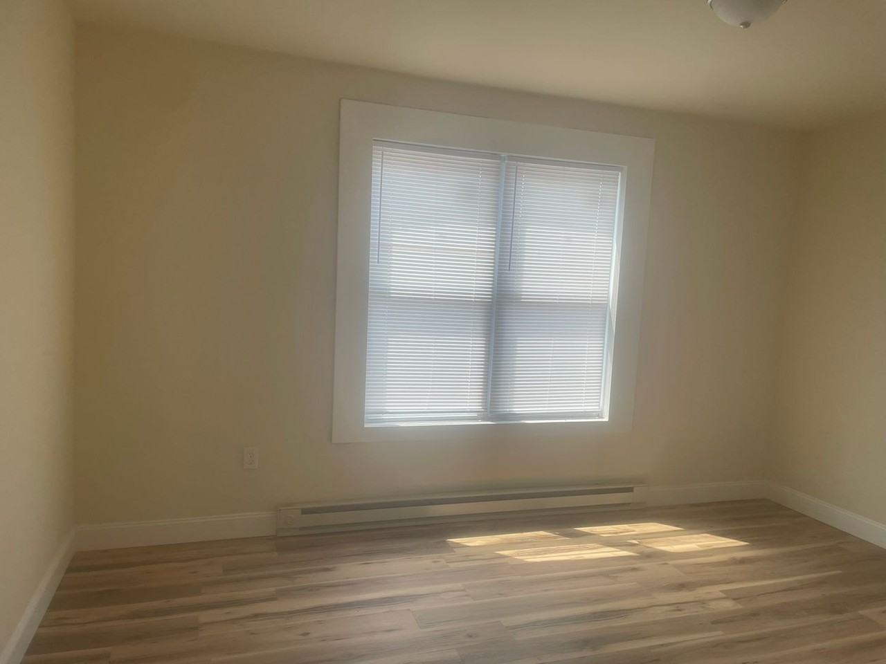 141 N. Farson St - Photo 7 of 22